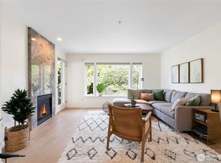 215 20th Ave E APT 203, Seattle, WA 98112