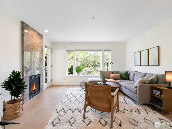 215 20th Avenue E #203, Seattle, WA 98112