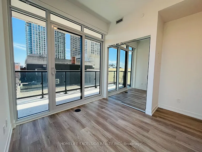 771 Yonge St #1208 — Photo 7