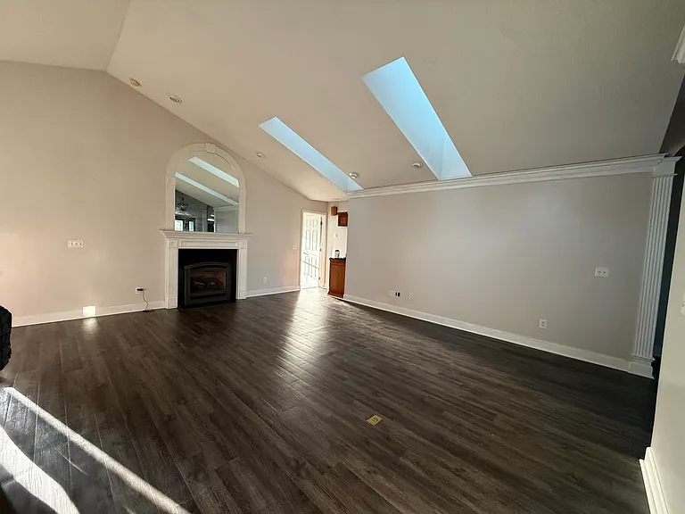 526 Buckley Rd — Photo 4