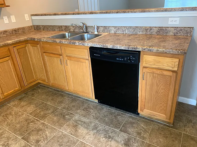 102 Fleetwood Dr — Photo 6