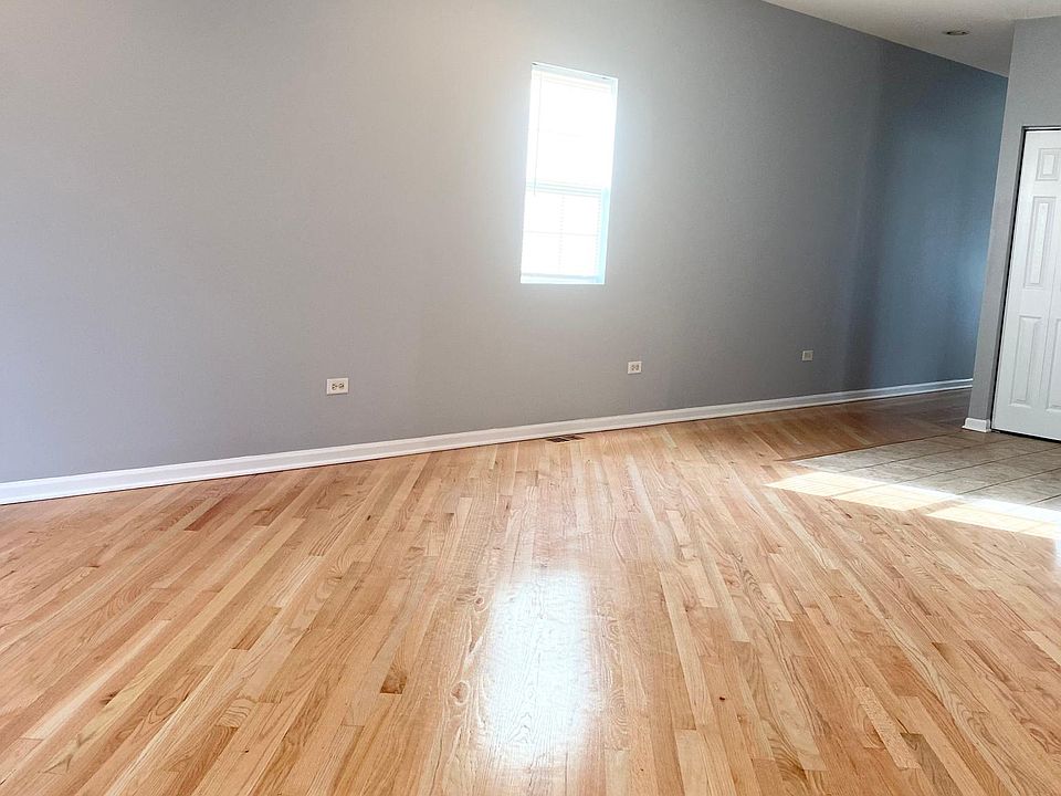 Living Room/dining room (open floor concept)
