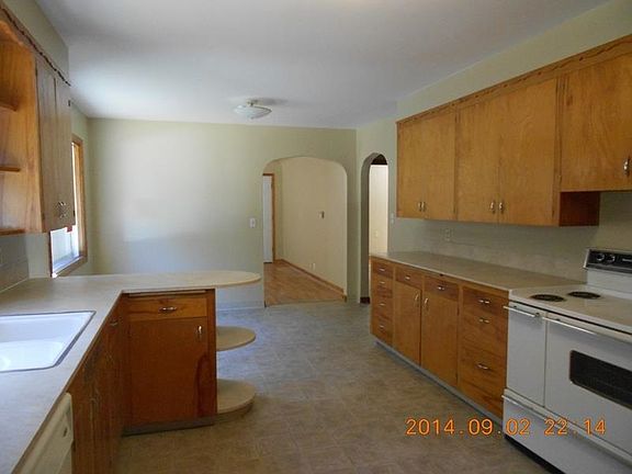 3rd image of 415 S Settlemier Ave