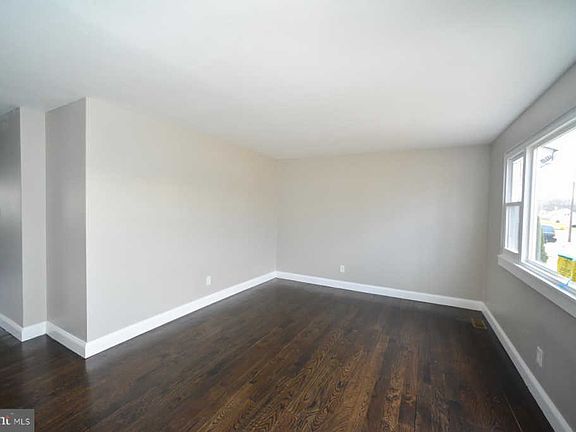 3rd image of 1007 Sussex Ave