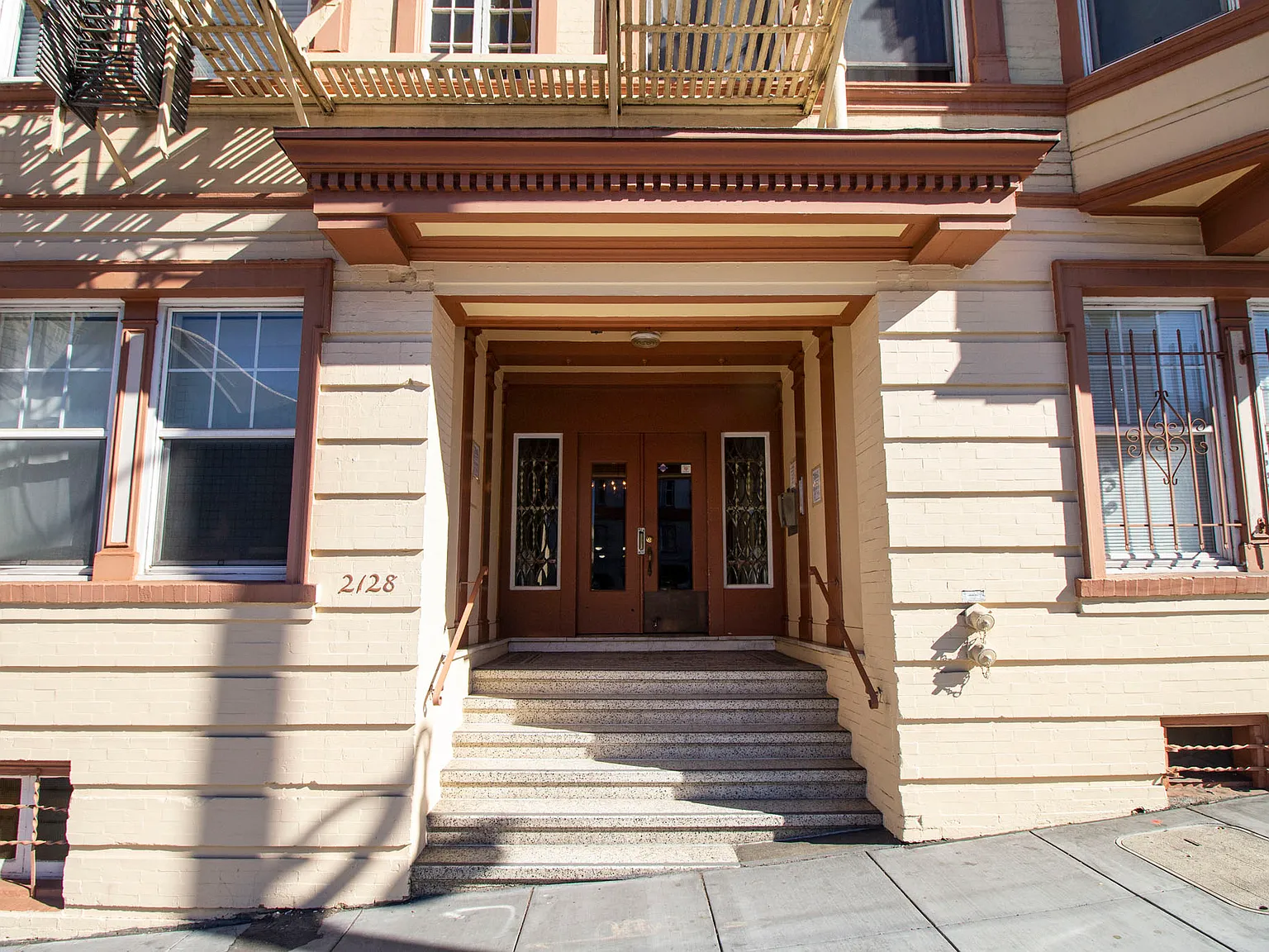 2128 Van Ness — Photo 3