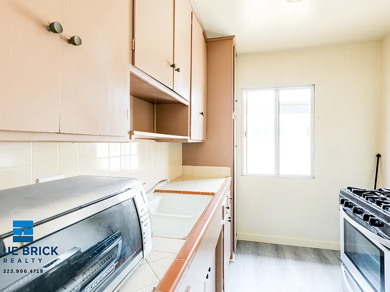 1055 N El Centro Ave #8 — Photo 11