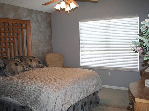 5th image of 483 Knollcrest Ct