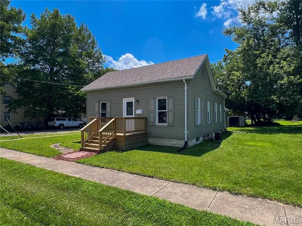 322 E 4th St, Staunton, IL 62088
