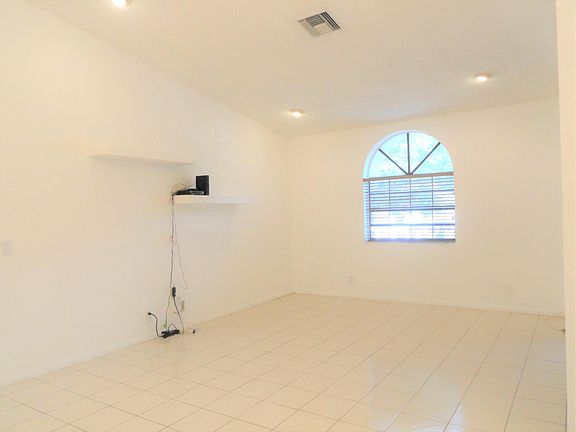 5th image of 5475 Verona Drive #N