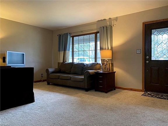 3rd image of 28 Bob White Ct
