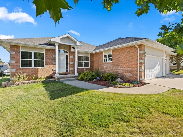 5930 Martin Dr, Pleasant Hill, IA 50327