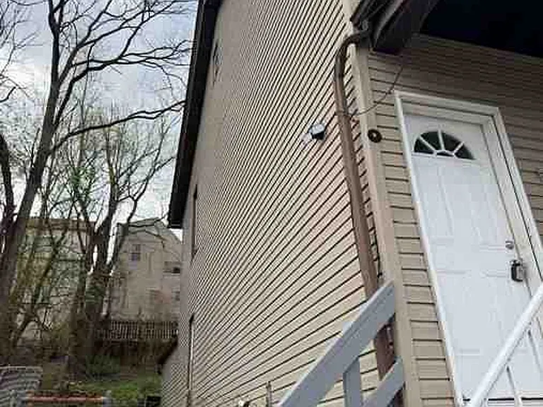 421 Belonda St — Photo 3
