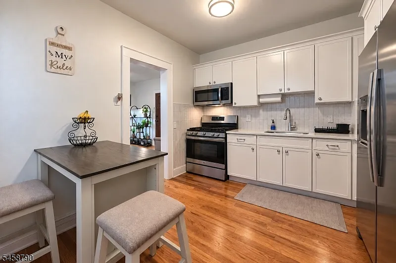 2 bed, 1.0 bath, $2,250 — Photo 2