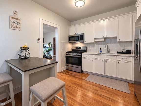 2nd image of 130 N Spring St #2L