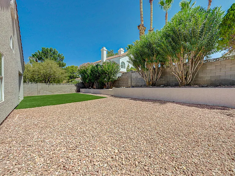 272 Comfort Dr — Photo 45