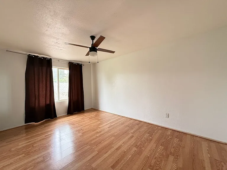 2263 E Hampton Ave — Photo 9