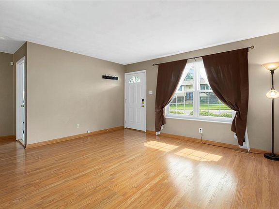 3rd image of 5661 Chalet Hill Dr