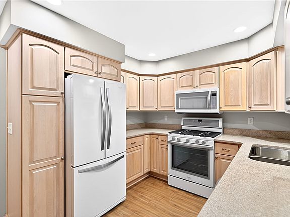 4th image of 4804 Doverdell Dr