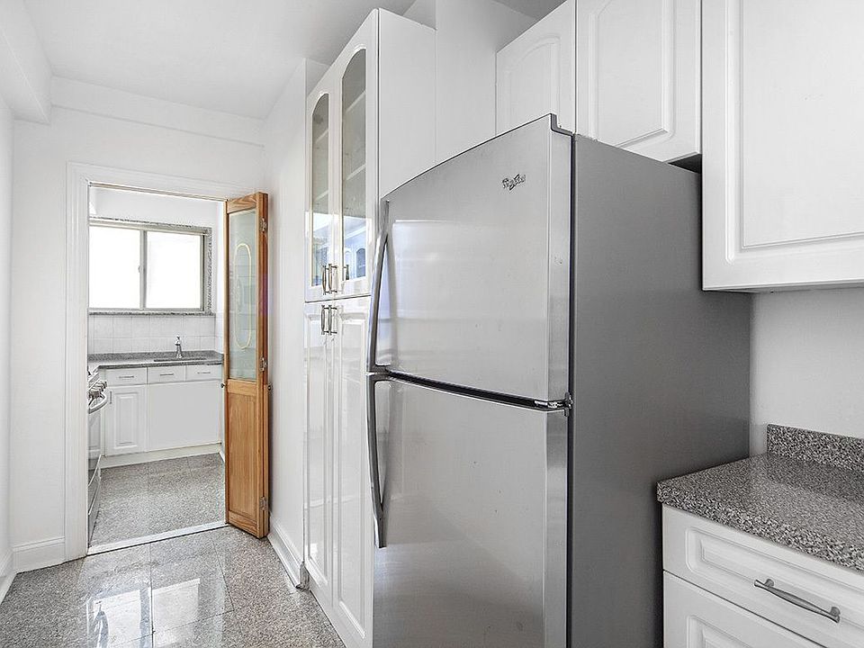 1st image of 325 E 41st St APT 405