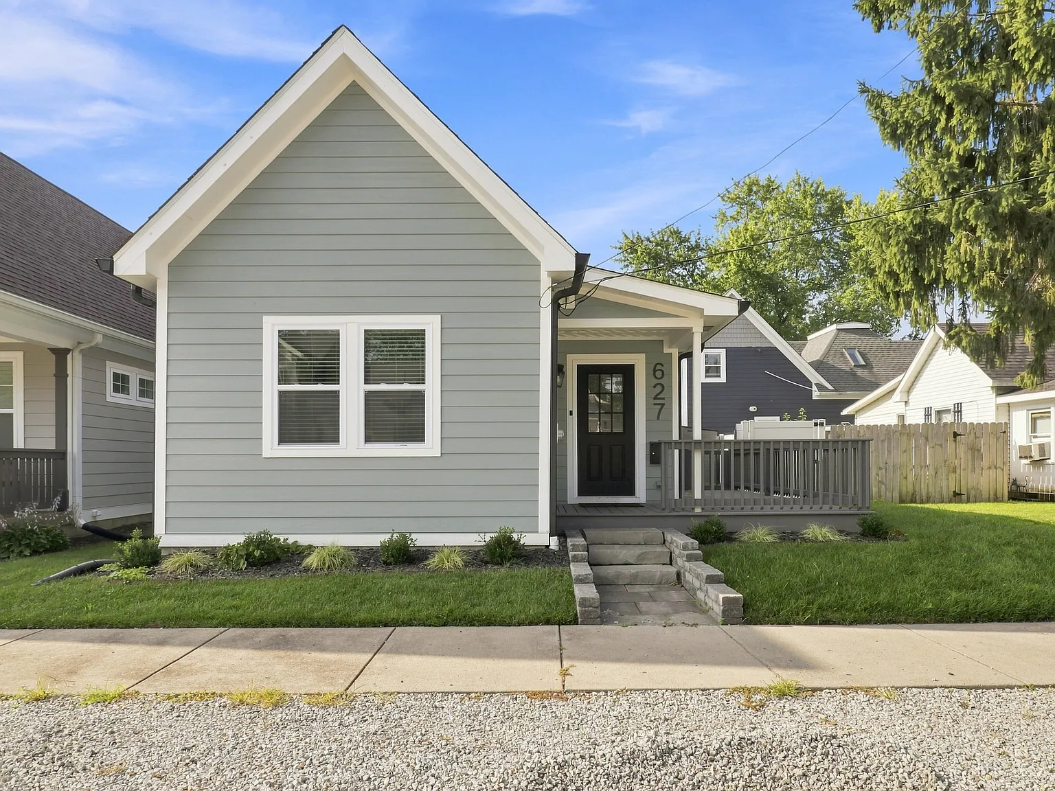 3 bed, 1304 sqft, $2,200 — Photo 1