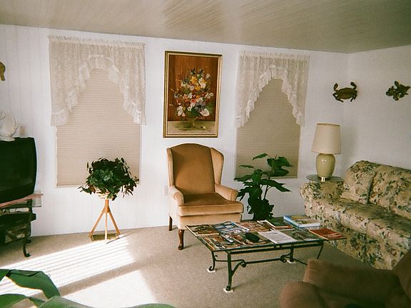 5th image of 10 Shoreline Ct