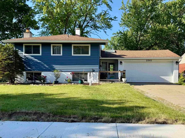 2561 Hampton Cir, Auburn Hills, MI 48326