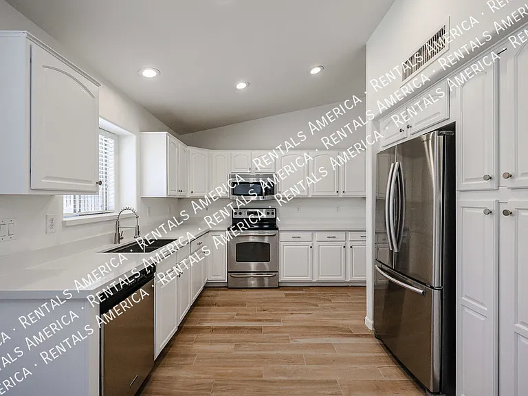 2276 S Bahama Dr — Photo 9