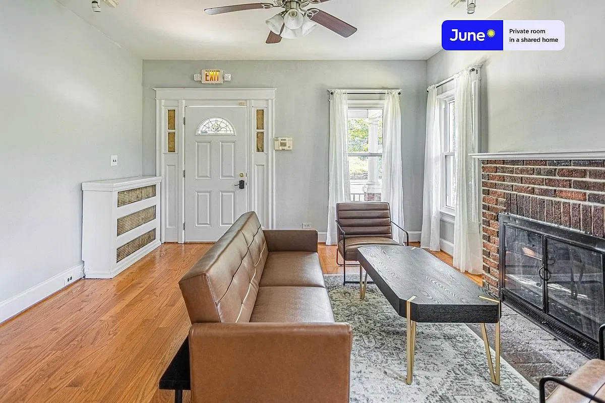 1214 Michigan Ave NE — Photo 4