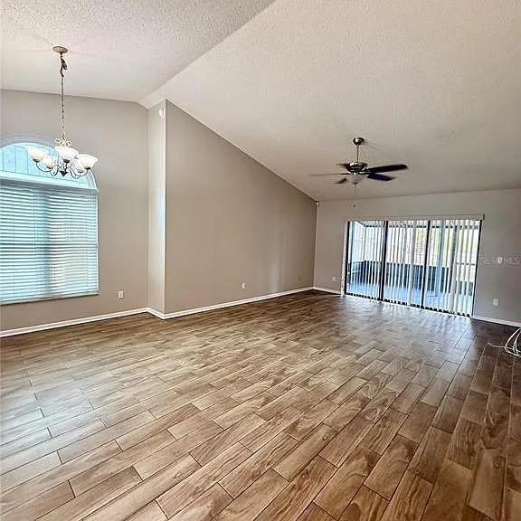 1104 Covington St — Photo 2