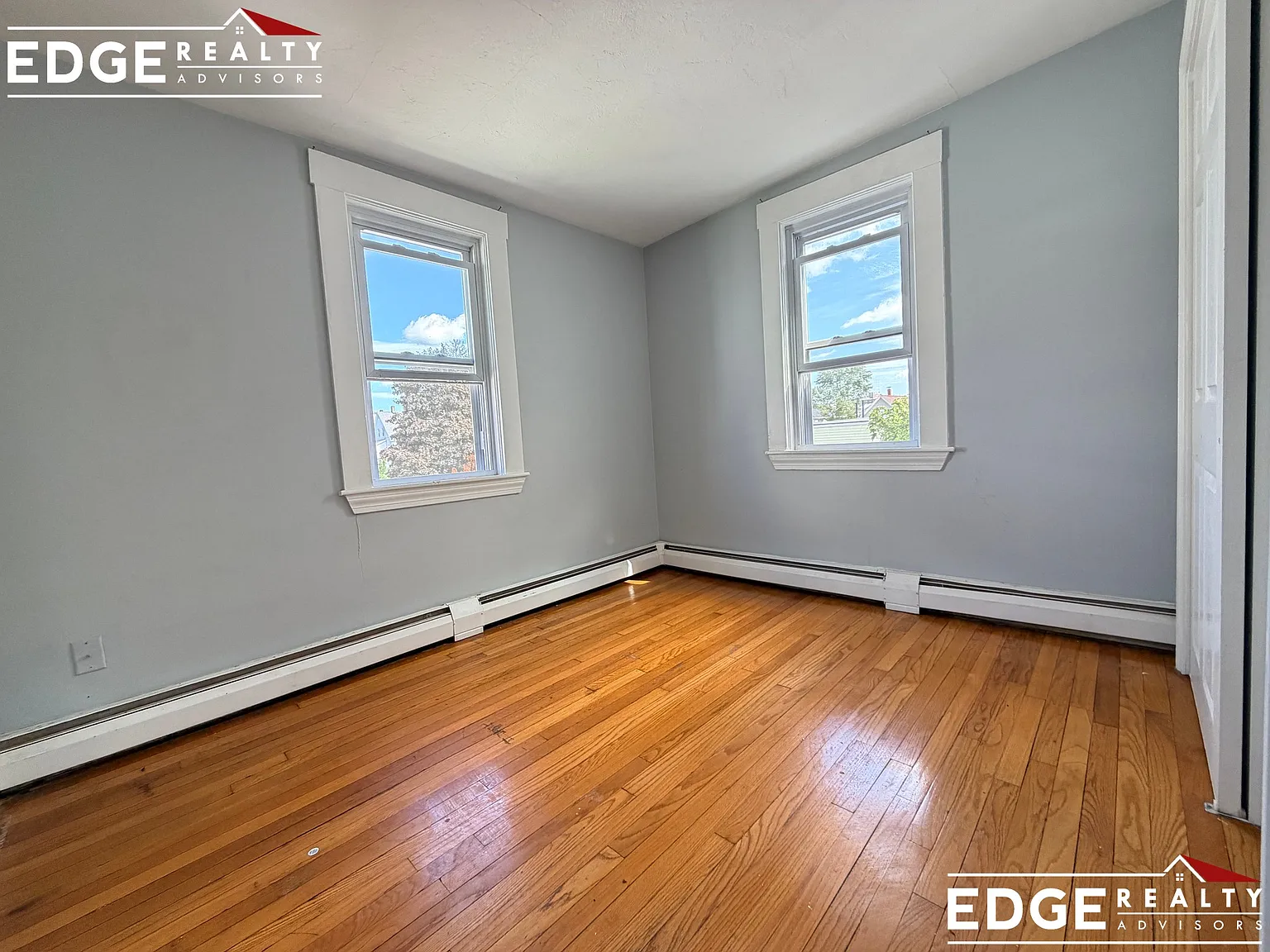 4 bed, 1.0 bath, 1100 sqft, $3,100 — Photo 4