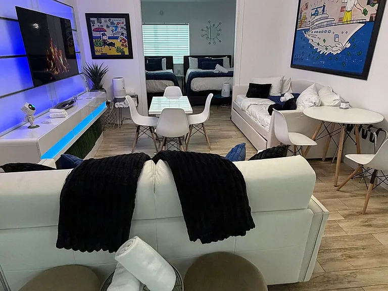 Ocean Dr — Photo 87