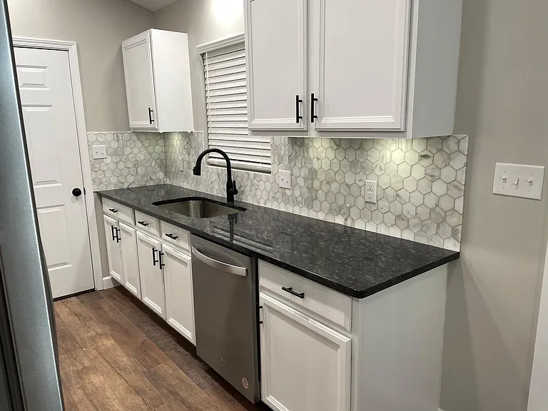 Large single bowl sink, under cabinet lighting