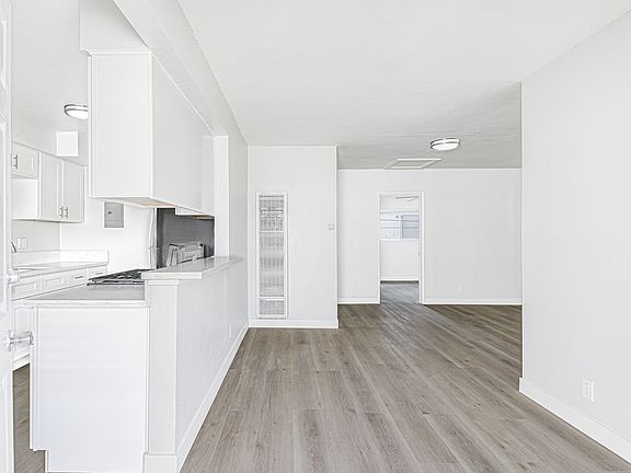 5th image of 811 Gardenia Ave APT 6