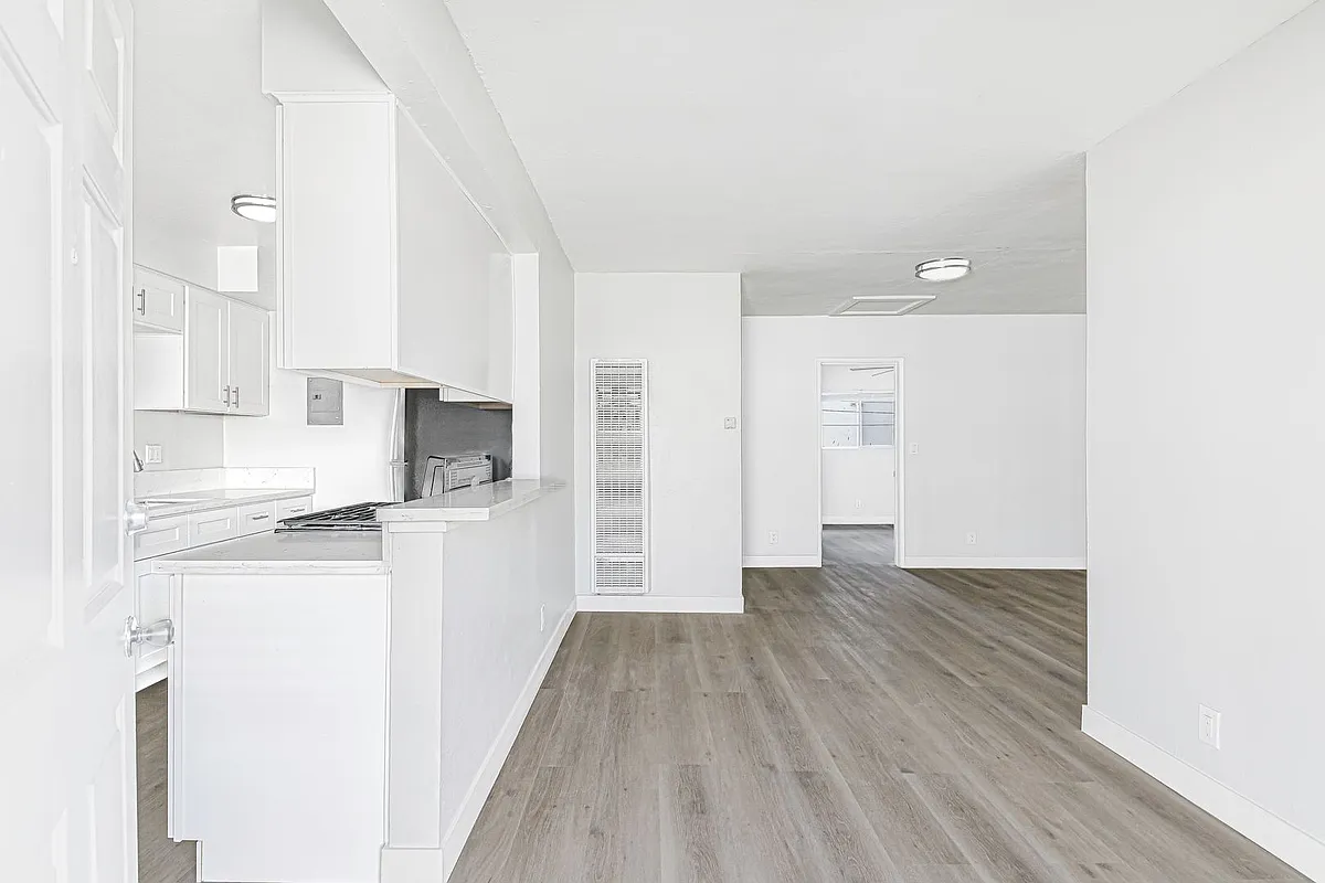 Building Photo - 811 Gardenia Avenue