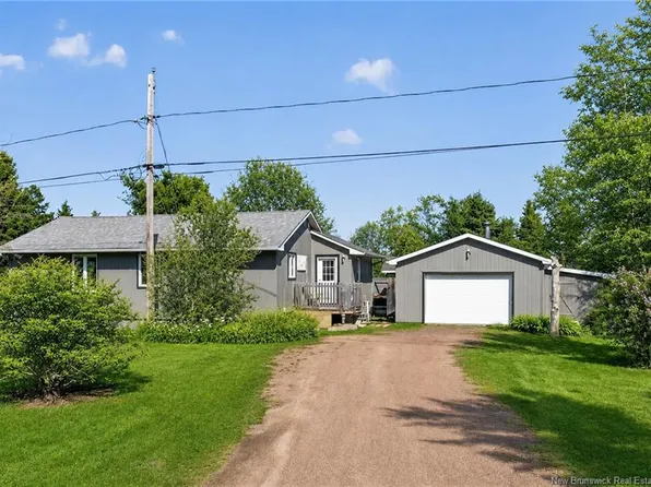 19 Des Lauriers Rd, Beaubassin East, NB E4P 7G8