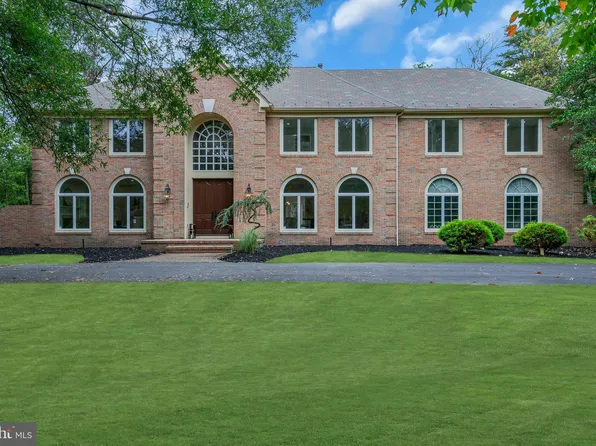 11 Woodsfield Ct, Medford, NJ 08055