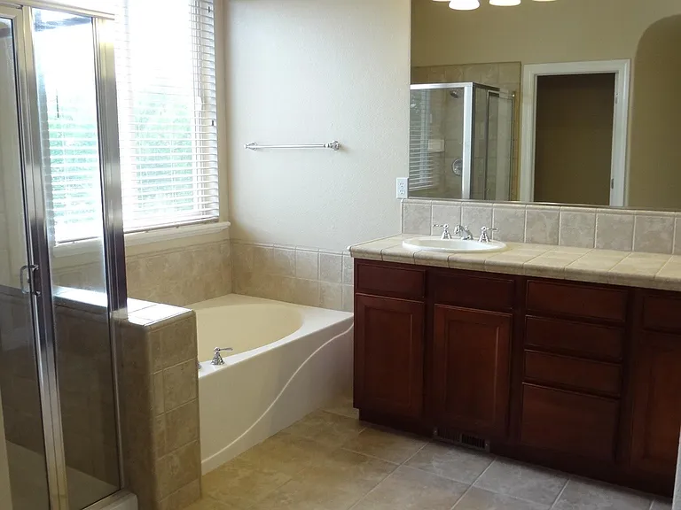 1123 Montague Ln — Photo 38