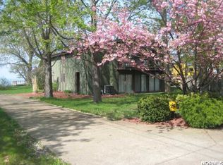 5445 Lake Rd, Sheffield Lake, OH 44054