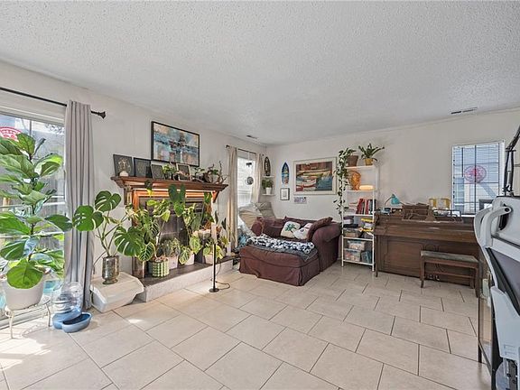 5th image of 633 Oleander Cir