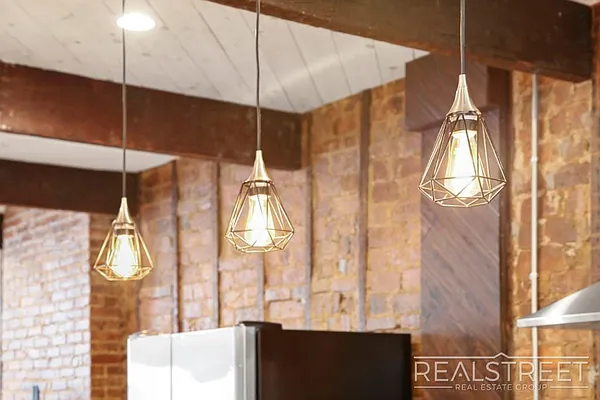 Sold by Real Street Inc | media 19