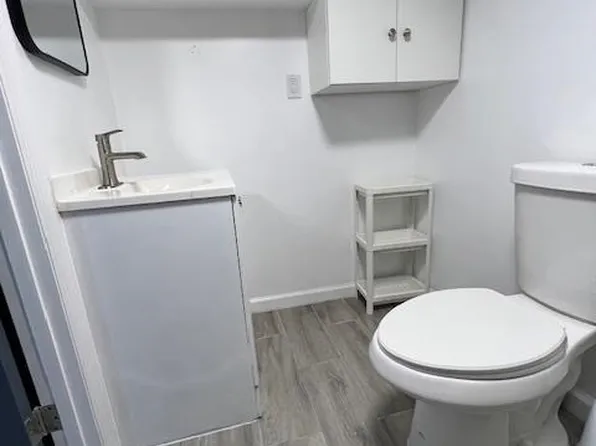 50 College Street image 21 of 31