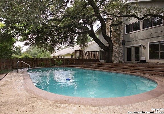 3rd image of 15206 Chalet Dr