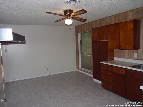 3rd image of 918 Utopia Ave