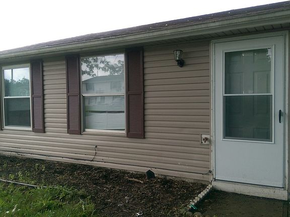 4th image of 903 Breathitt Ave