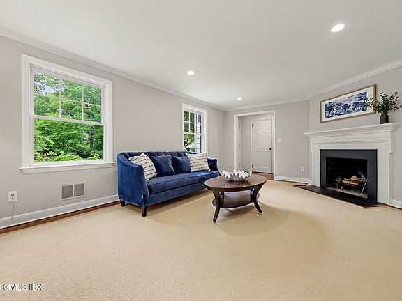 2nd image of 32 Welwyn Rd