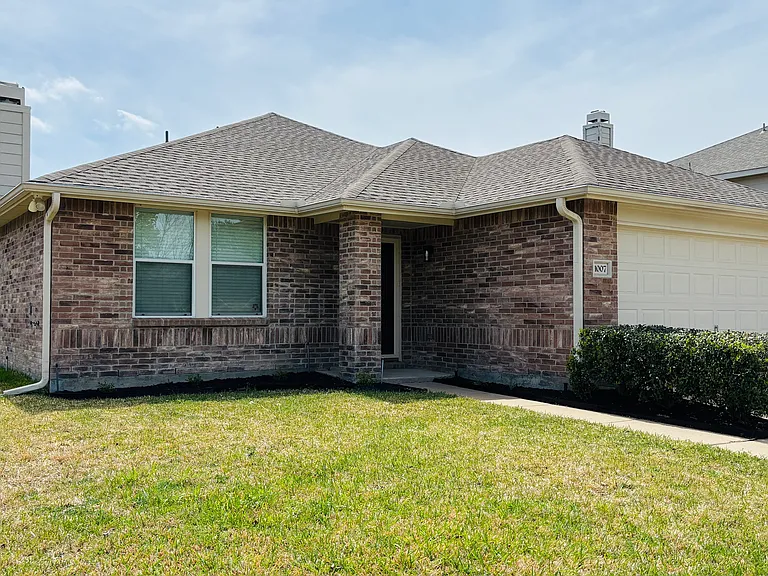 1007 Chilton Dr — Photo 2