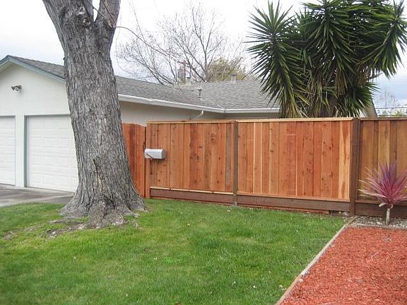 2nd image of 922 Gretchen Ln