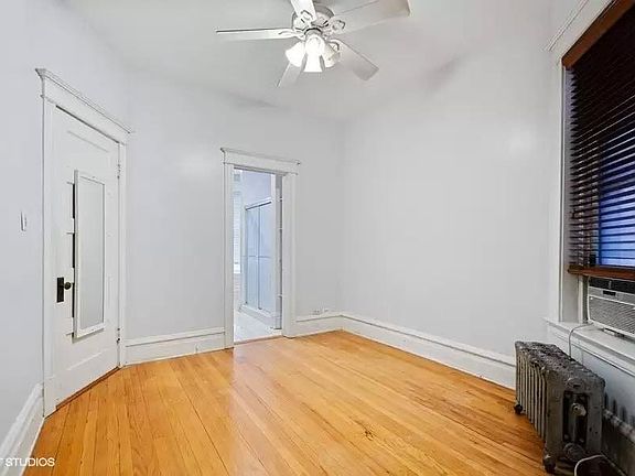 5th image of 727 W Aldine Ave #1A