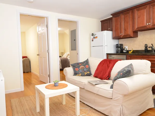 33 Oak St #4, Boston, MA 02111