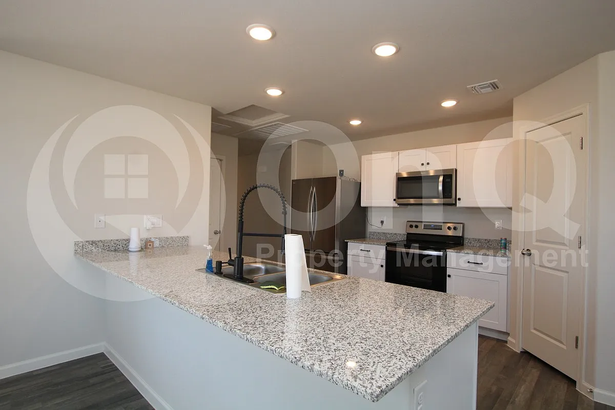 4 bed, 2.0 bath, 1517 sqft, $1,549 — Photo 3